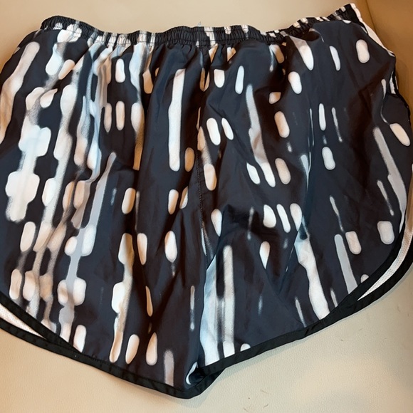 Womens Nike AV15 Woven Shorts Black/White, Shorts | Nielsen Animal